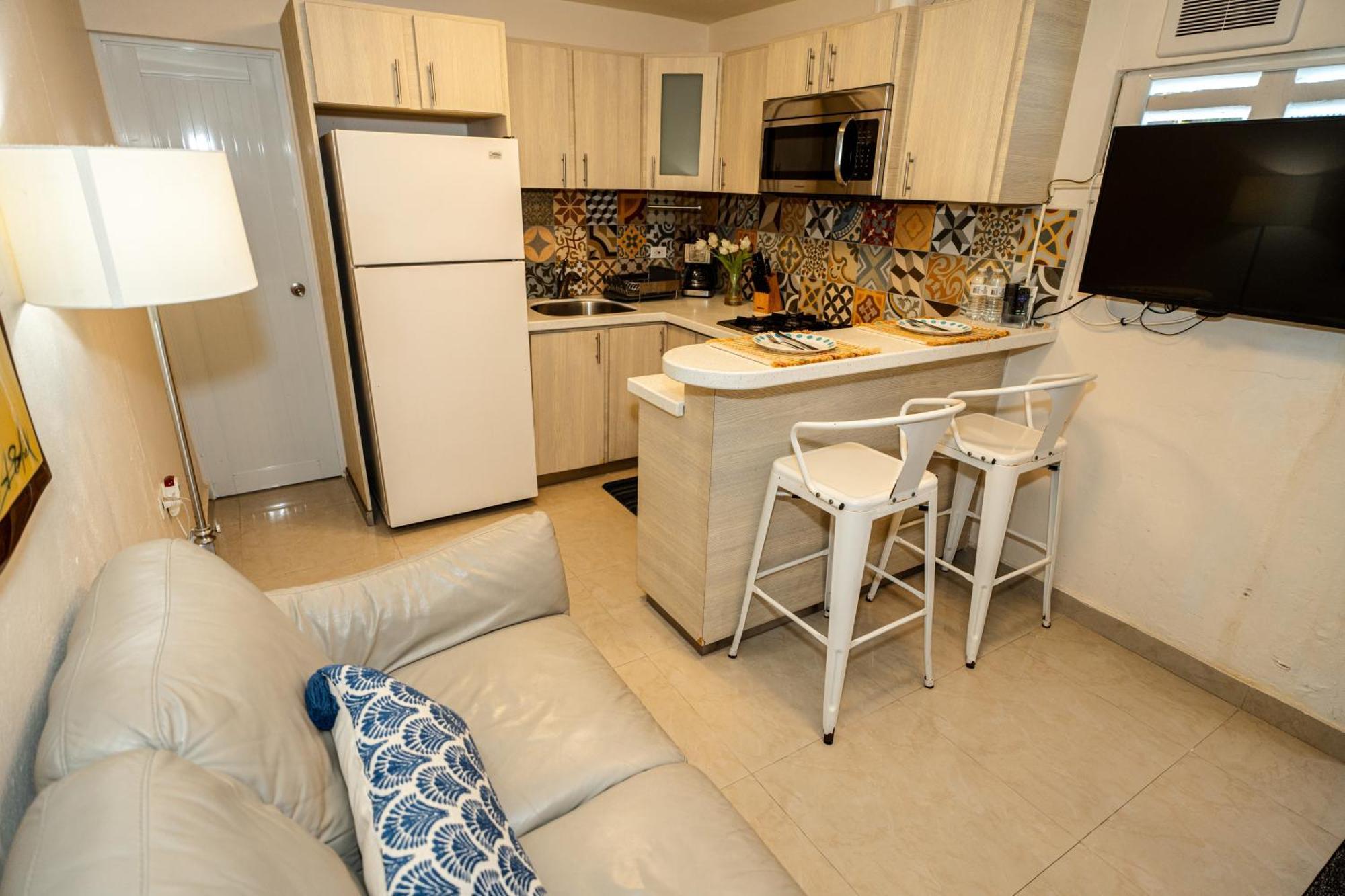 Compact Haven With Private Entrance And Free Parking And Laundry Apartment Ponce Exterior photo