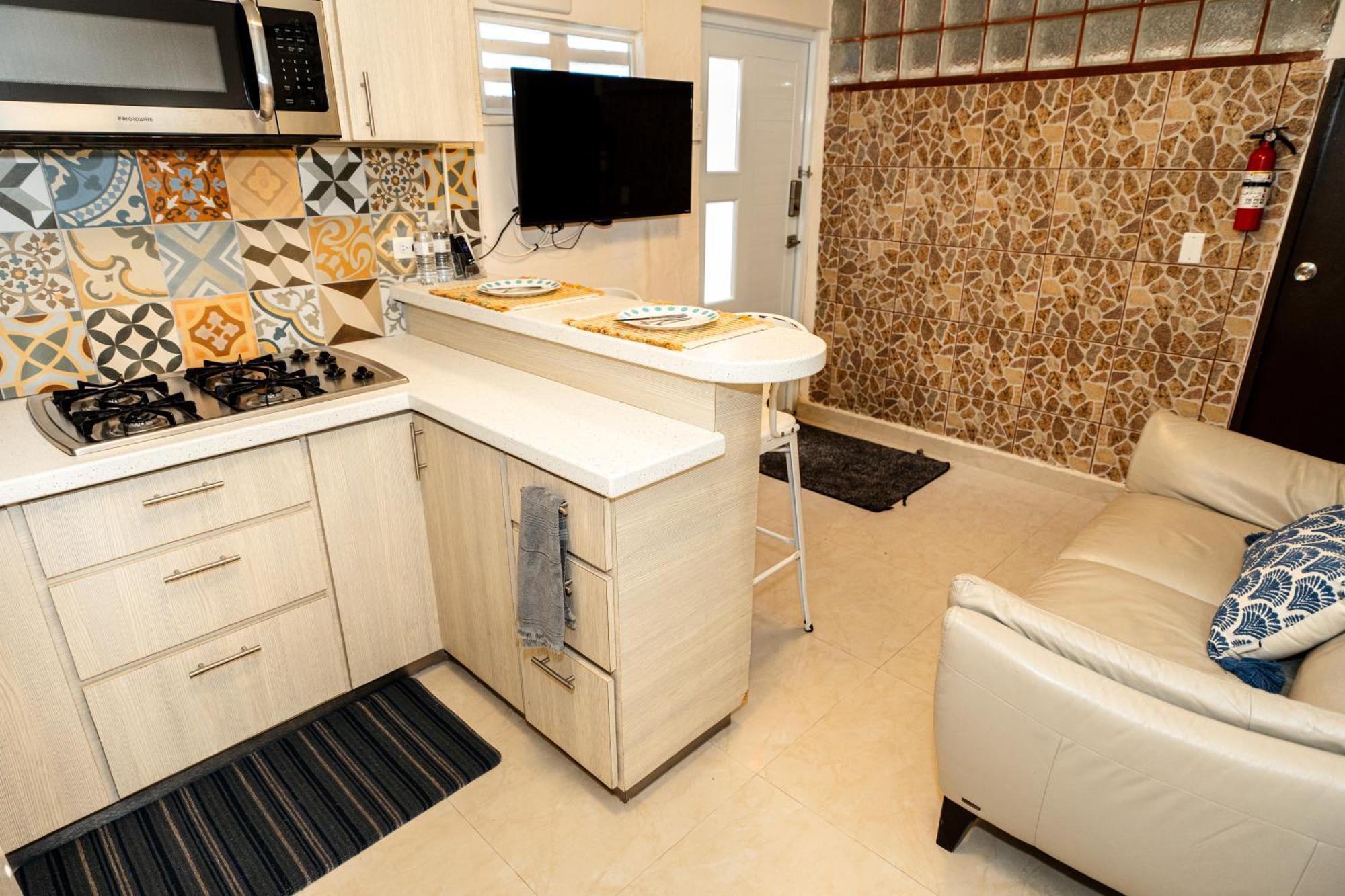 Compact Haven With Private Entrance And Free Parking And Laundry Apartment Ponce Exterior photo